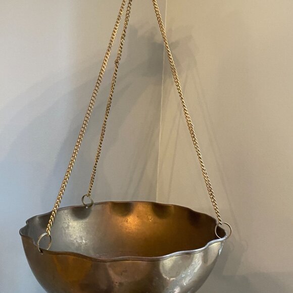 Vintage Brass Hanging Planter With Scalloped Edge & Chain Hangers - Picture 2 of 7